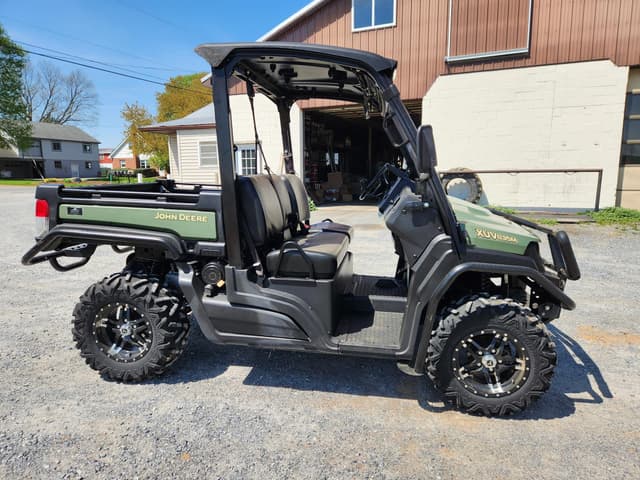 Image of John Deere Gator XUV 835M equipment image 1
