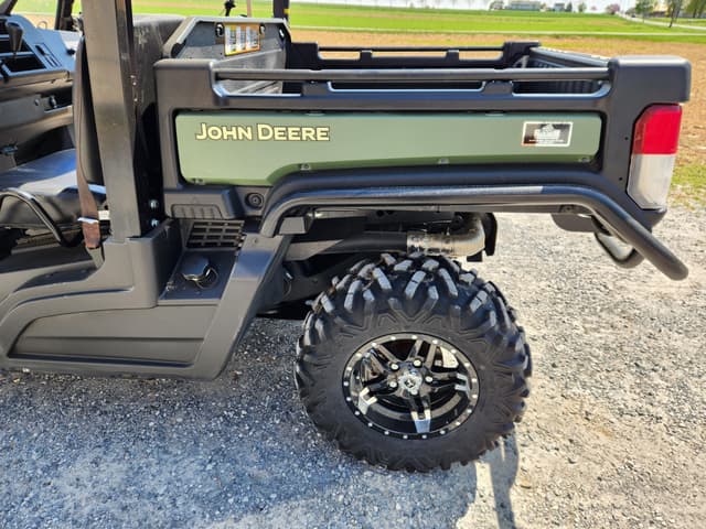 Image of John Deere Gator XUV 835M equipment image 4