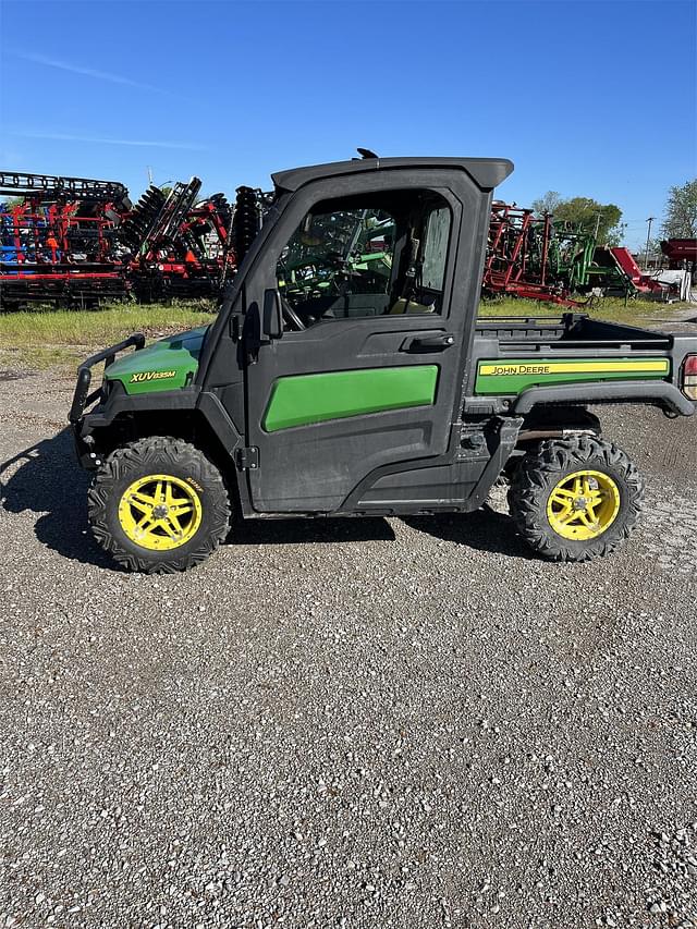 Image of John Deere XUV 835M equipment image 4