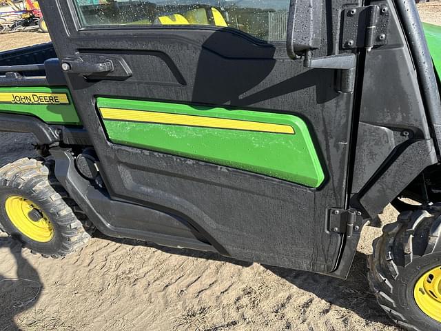 Image of John Deere XUV 835M equipment image 3