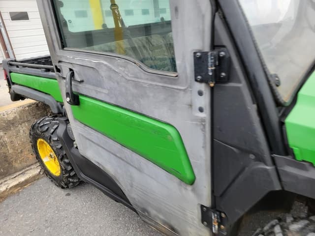 Image of John Deere XUV 835M equipment image 4