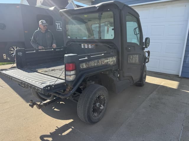 Image of John Deere Gator XUV 835R equipment image 4