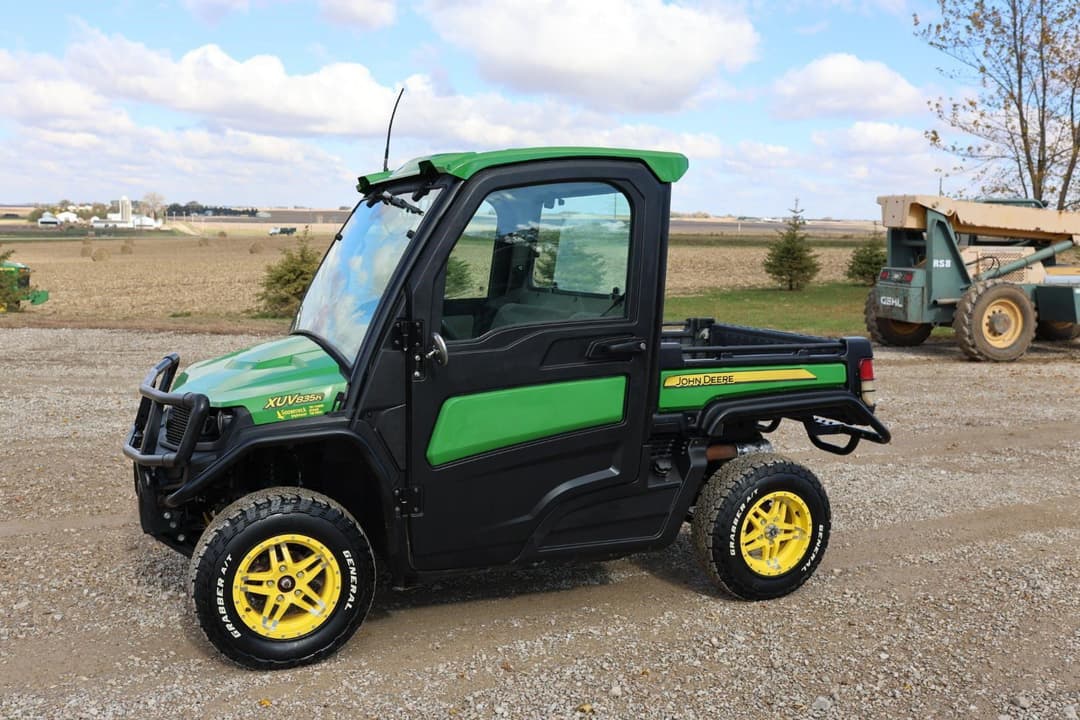 Image of John Deere XUV 835R Primary image