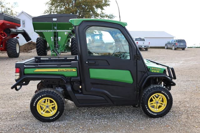 Image of John Deere XUV 835R equipment image 4