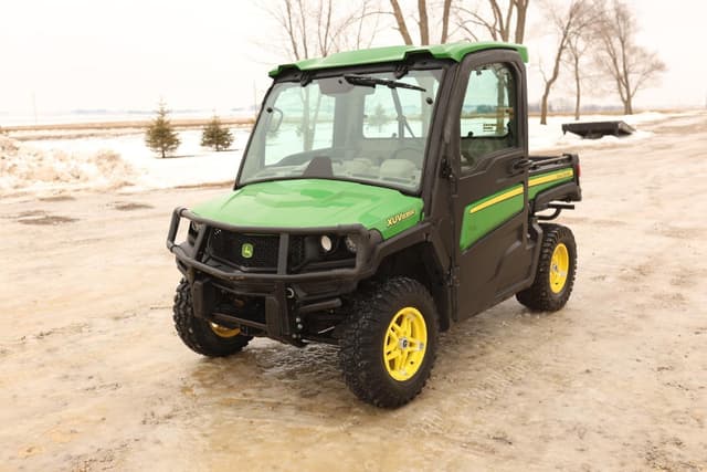 Image of John Deere XUV 835R equipment image 1