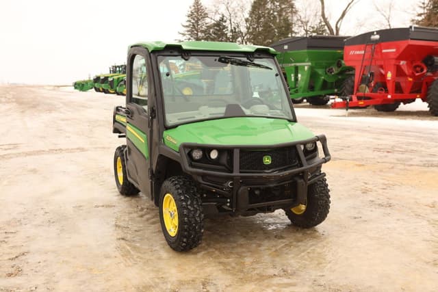 Image of John Deere XUV 835R equipment image 3