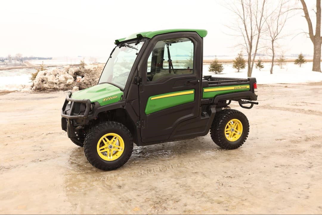 Image of John Deere XUV 835R Primary image