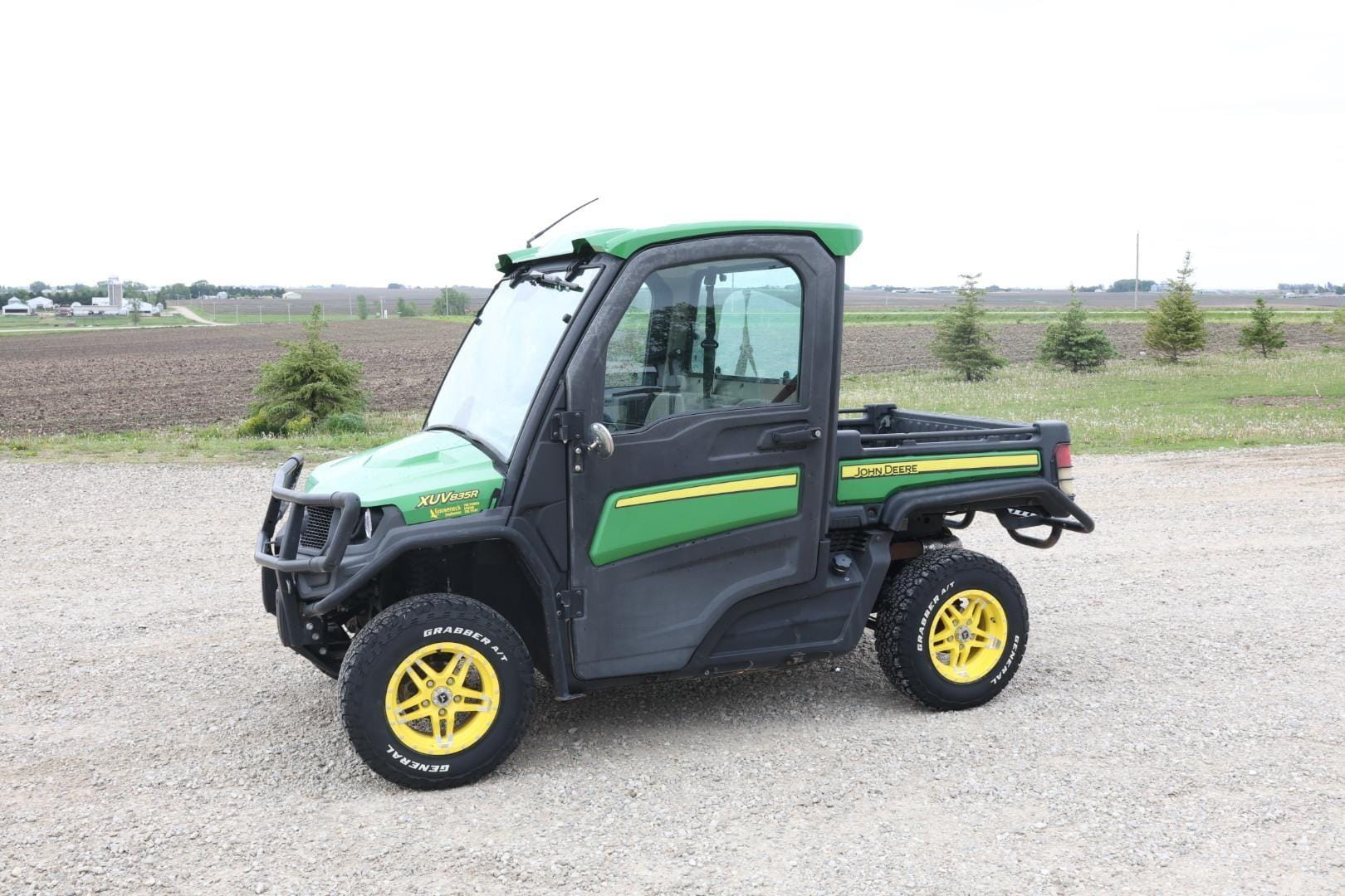 2018 John Deere Gator XUV 835R Equipment Image0