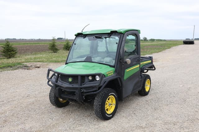 Image of John Deere Gator XUV 835R equipment image 1