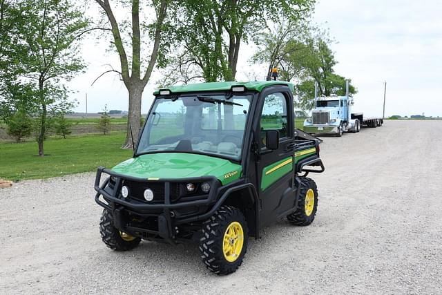 Image of John Deere XUV 835R equipment image 1