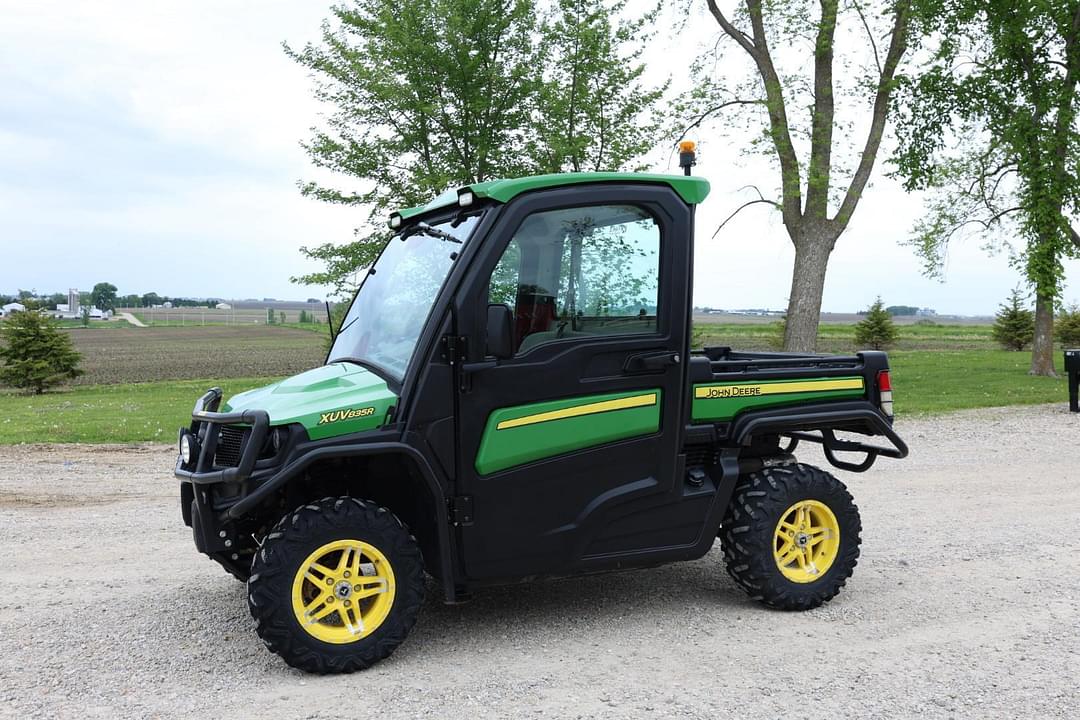 Image of John Deere XUV 835R Primary image