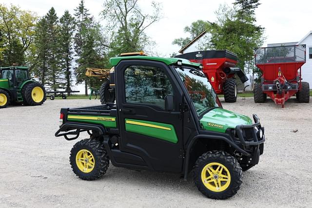 Image of John Deere XUV 835R equipment image 3