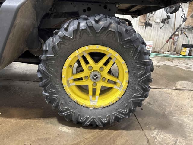 Image of John Deere XUV 835R equipment image 3