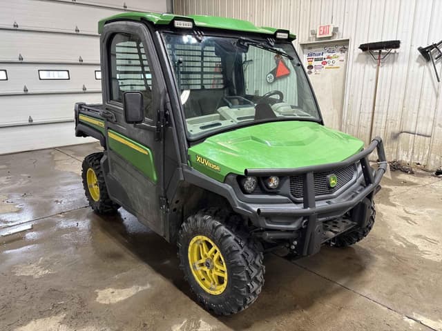 Image of John Deere XUV 835R equipment image 4