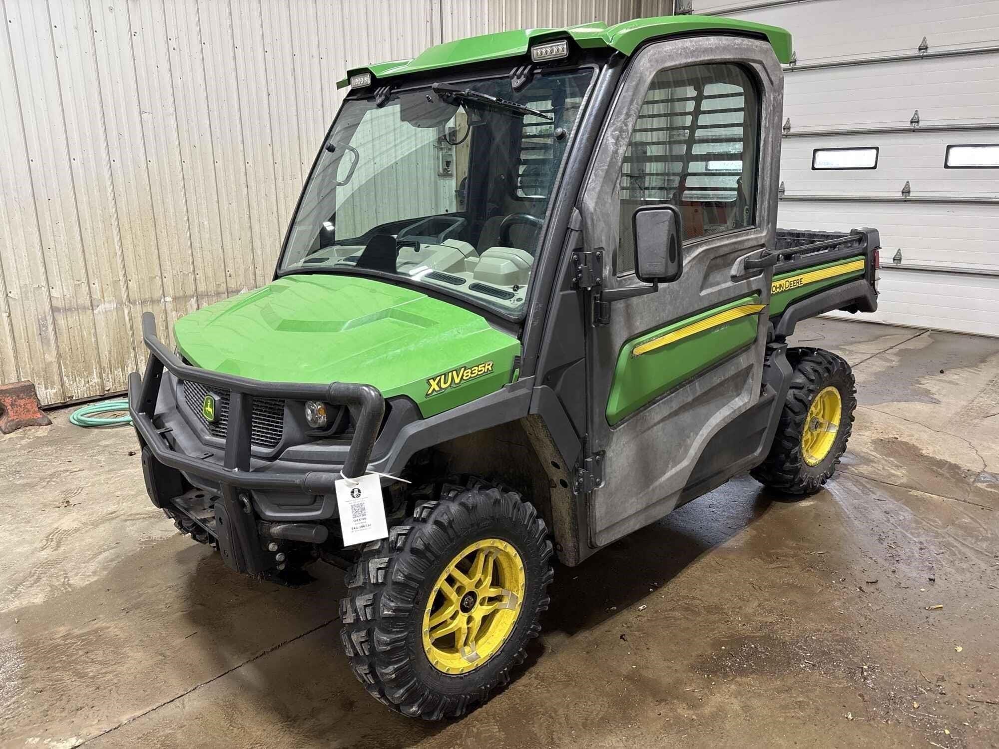 2018 John Deere XUV 835R Equipment Image0