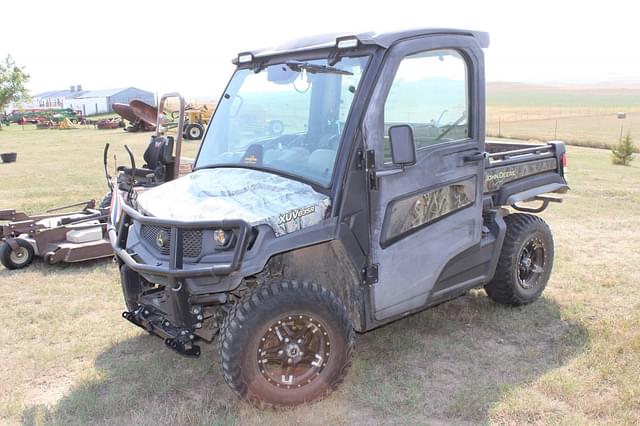 Image of John Deere XUV 835R equipment image 1