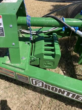 Image of John Deere R310 equipment image 2