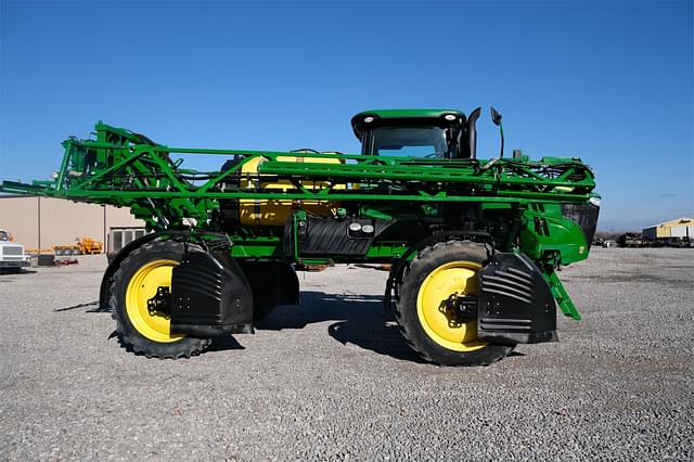 Image of John Deere R4030 equipment image 3