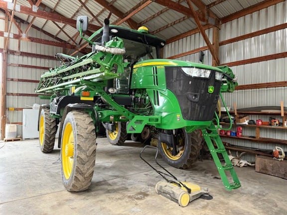 2018 John Deere R4030 Equipment Image0
