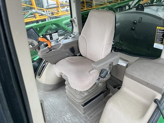 Image of John Deere R4030 equipment image 3