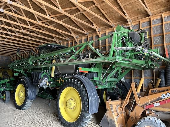 Image of John Deere R4030 equipment image 1