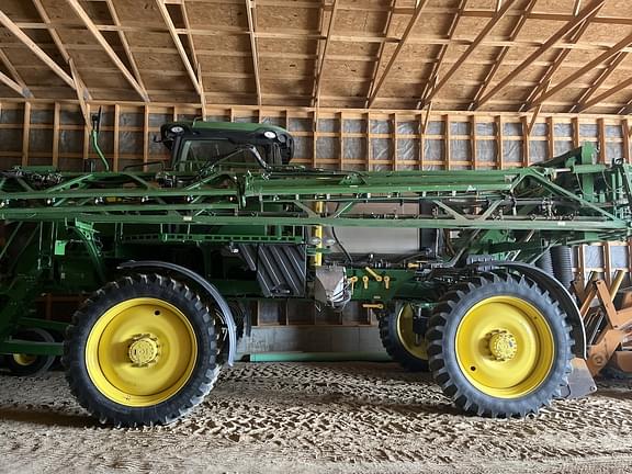 Image of John Deere R4030 equipment image 4