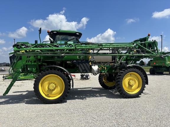 Image of John Deere R4030 equipment image 1