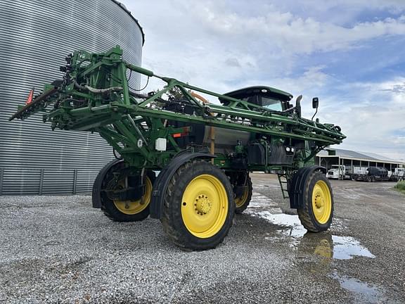 Image of John Deere R4030 equipment image 4