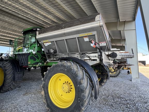 Image of John Deere R4030 equipment image 3