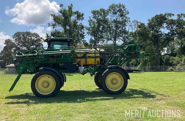 Image of John Deere R4030 equipment image 1