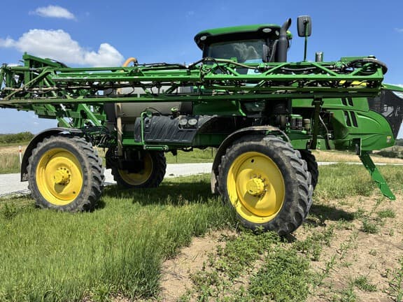 Image of John Deere R4038 equipment image 1