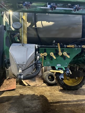 Image of John Deere R4038 equipment image 4