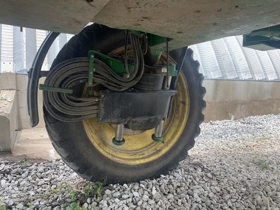 Image of John Deere R4038 equipment image 3
