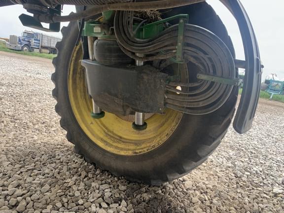 Image of John Deere R4038 equipment image 2
