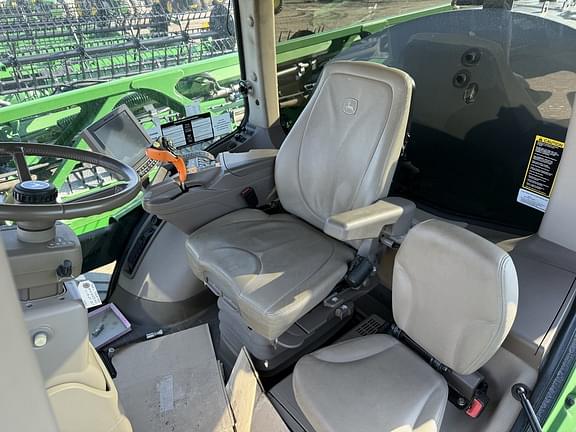 Image of John Deere R4038 equipment image 1