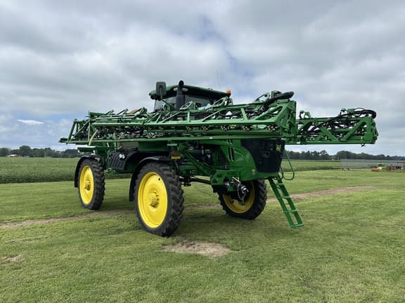 Image of John Deere R4038 equipment image 1
