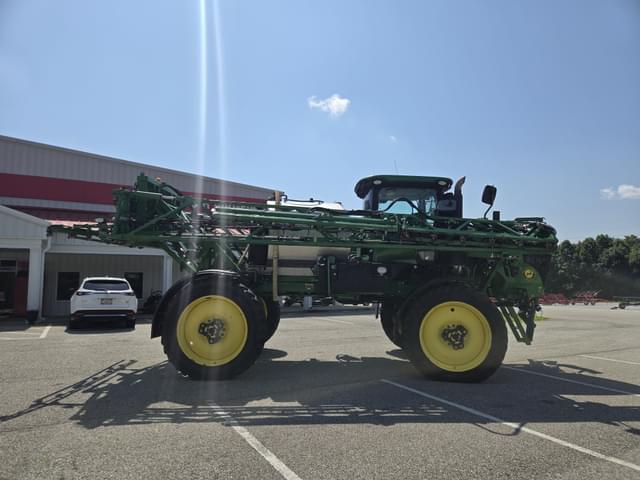 Image of John Deere R4038 equipment image 1