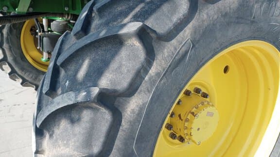 Image of John Deere R4038 equipment image 3