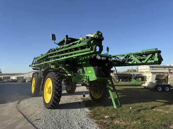 Image of John Deere R4038 equipment image 1