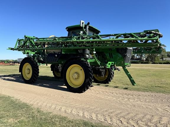 Image of John Deere R4038 equipment image 1