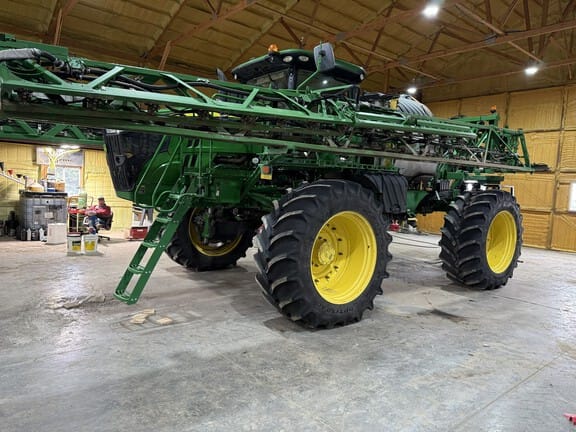 2018 John Deere R4045 Equipment Image0