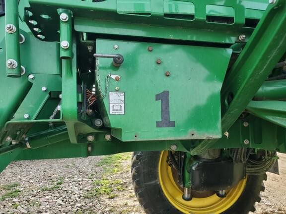 Image of John Deere R4045 equipment image 4