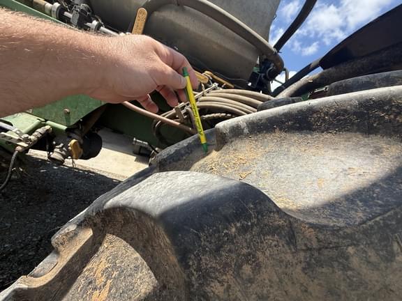 Image of John Deere R4045 equipment image 4