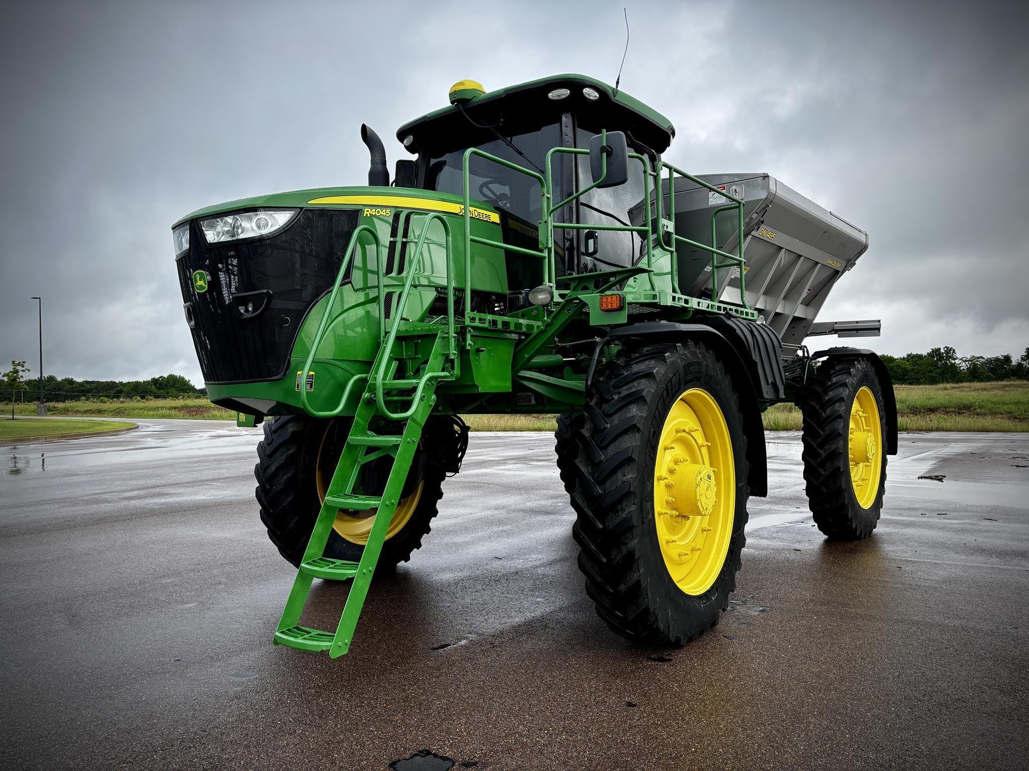Main image John Deere R4045
