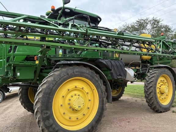 Image of John Deere R4045 equipment image 3