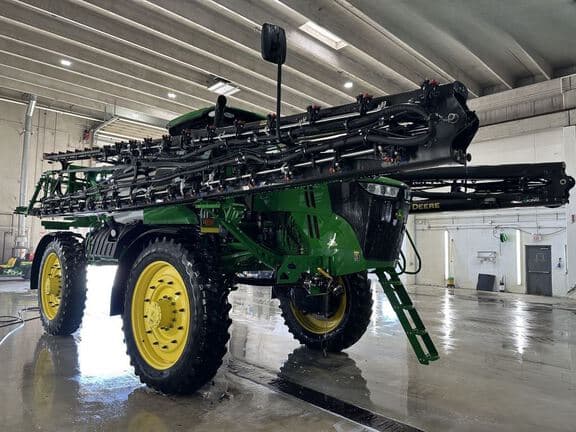 Image of John Deere R4045 equipment image 1