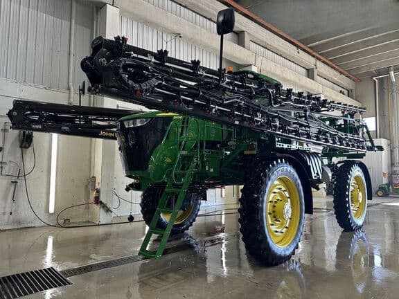 Image of John Deere R4045 equipment image 3