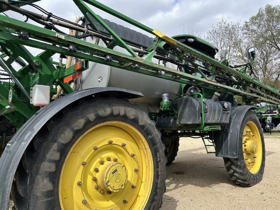Image of John Deere R4045 equipment image 3