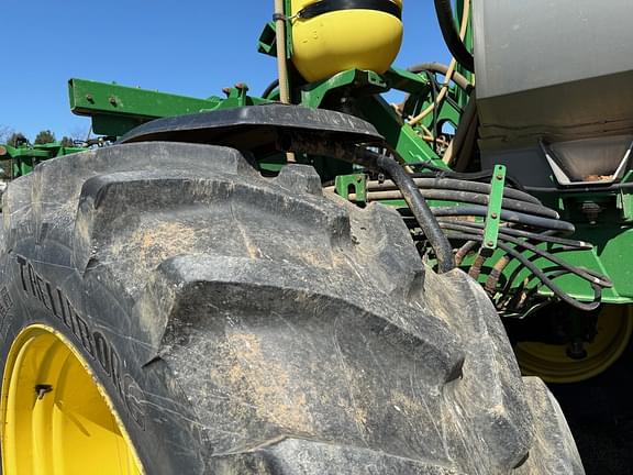 Image of John Deere R4045 equipment image 4