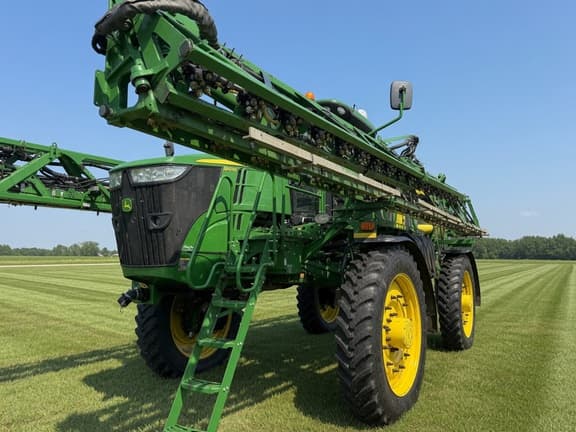 Image of John Deere R4045 equipment image 1